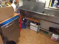 Konttilaiva myynnissä