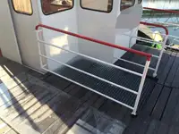 Konttilaiva myynnissä