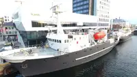 Konttilaiva myynnissä