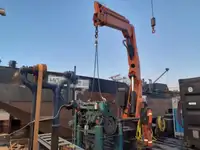 Konttilaiva myynnissä
