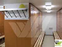 Konttilaiva myynnissä