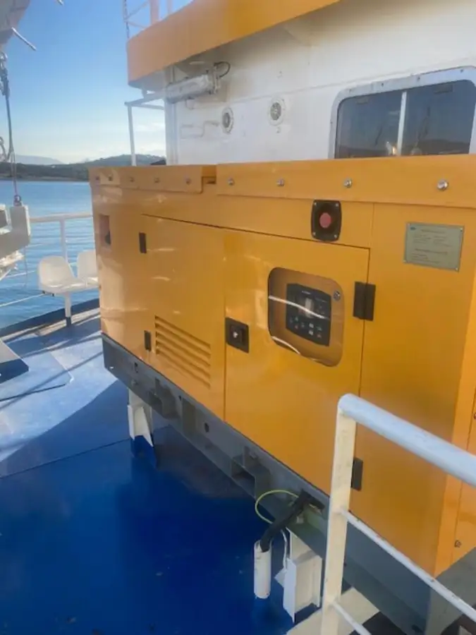 Lautta-alus myynnissä