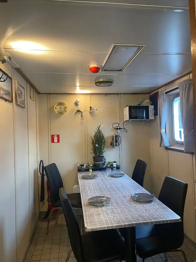 Vetolaiva myynnissä