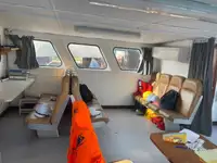 Konttilaiva myynnissä