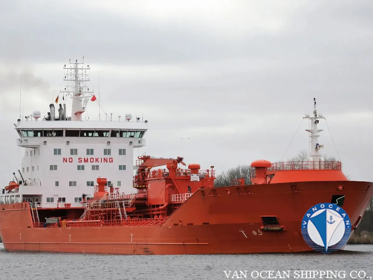 Öljy-/kemikaalitankkeri myynnissä