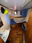 Konttilaiva myynnissä