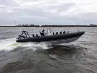 Konttilaiva myynnissä