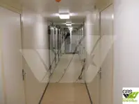 Konttilaiva myynnissä