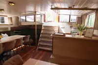 Kelluva hotelli myynnissä