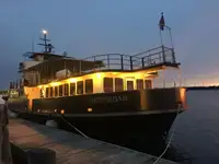 Risteily- ja autolautta myynnissä