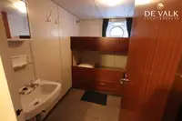 Kelluva hotelli myynnissä