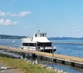 Lautta-alus myynnissä