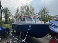 Partiovene Myytävänä