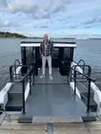 Konttilaiva myynnissä