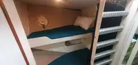Konttilaiva myynnissä