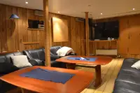 Konttilaiva myynnissä