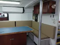 Konttilaiva myynnissä