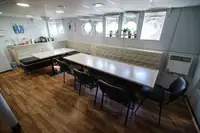 Konttilaiva myynnissä