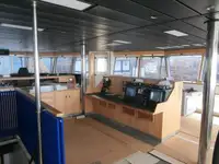 Konttilaiva myynnissä