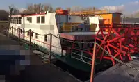 Konttilaiva myynnissä