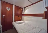 Kelluva hotelli myynnissä