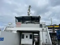 Konttilaiva myynnissä
