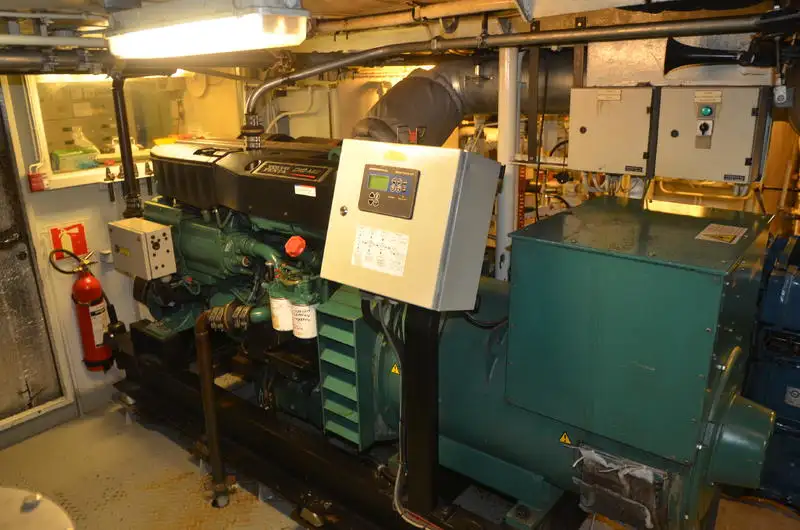 Konttilaiva myynnissä
