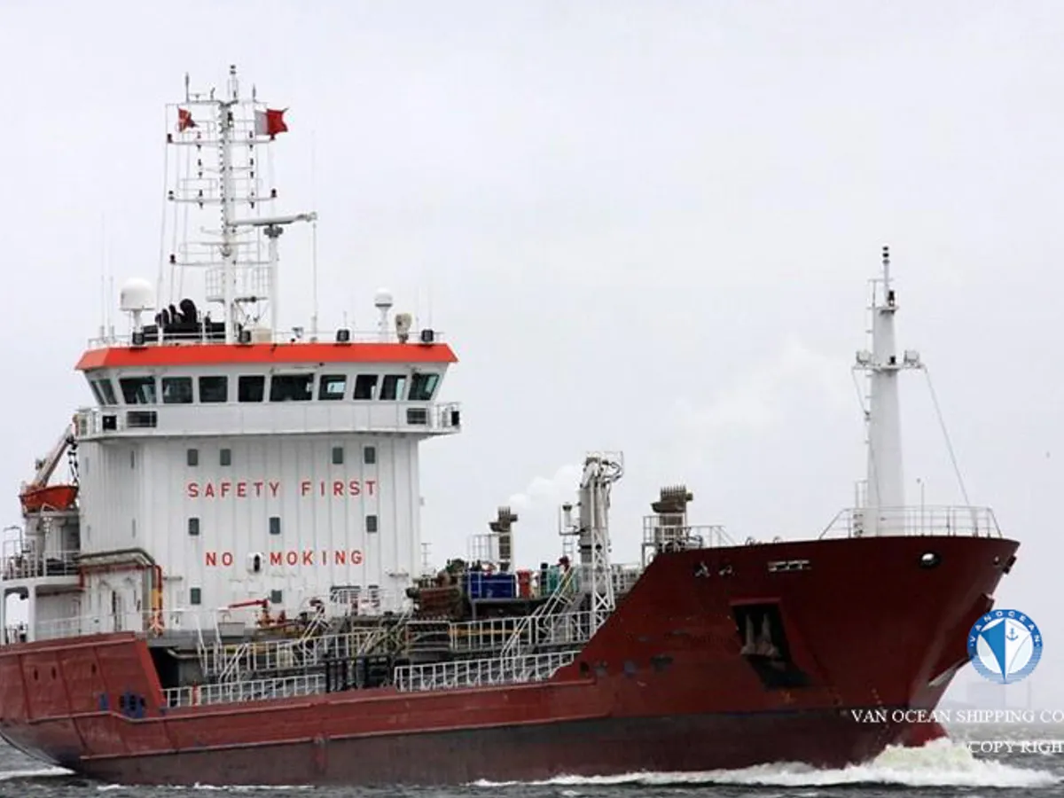 Öljy-/kemikaalitankkeri myynnissä