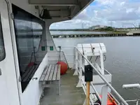 Konttilaiva myynnissä
