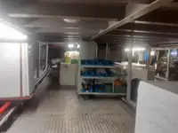 Konttilaiva myynnissä