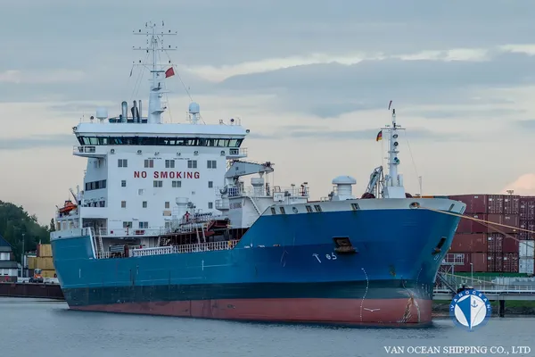 Oil/Chemical tanker for sale