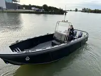 Partiovene Myytävänä