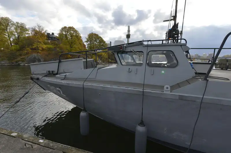 Sotilaalliset alukset myynnissä