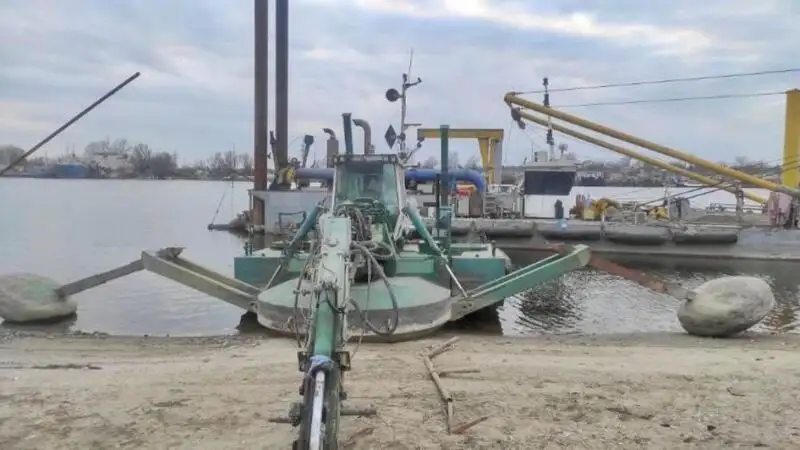 Ruoppaaja myynnissä