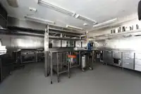 Proomu myynnissä