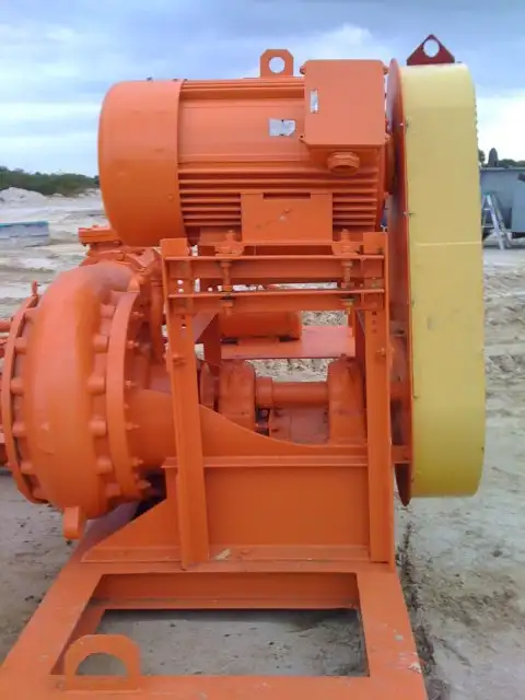 Ruoppaaja myynnissä