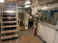 Konttilaiva myynnissä
