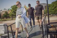 Konttilaiva myynnissä