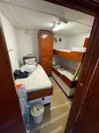 Konttilaiva myynnissä
