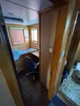 Konttilaiva myynnissä