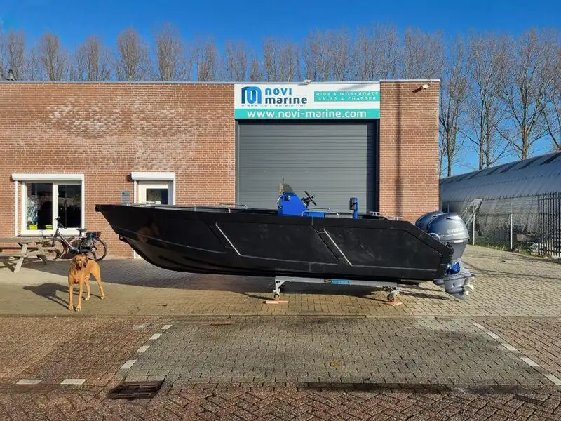 Konttilaiva myynnissä