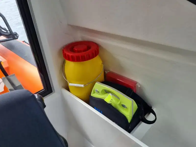 Konttilaiva myynnissä
