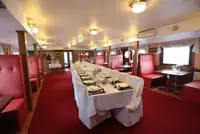 Konttilaiva myynnissä