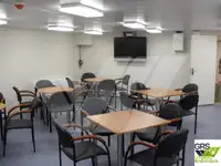 Konttilaiva myynnissä
