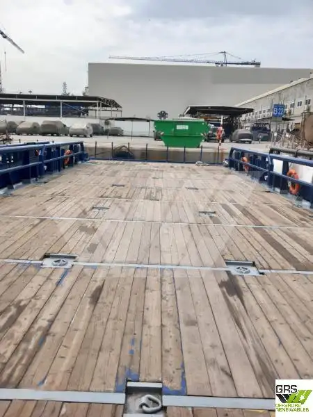 Tuulipuistoaluksen huoltoalus myynnissä