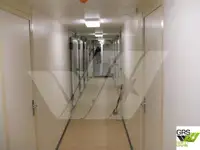 Konttilaiva myynnissä