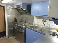 Konttilaiva myynnissä