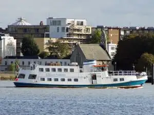 Risteilyalus myynnissä