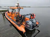 Konttilaiva myynnissä