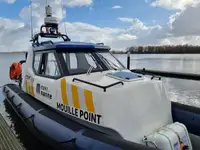 Konttilaiva myynnissä
